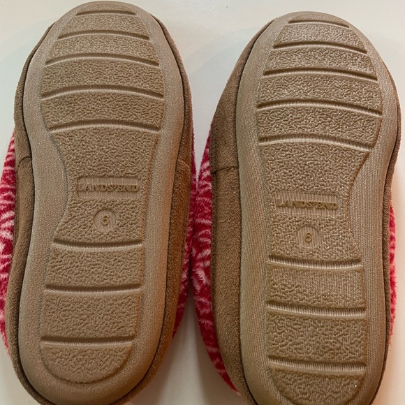 Lands End’ Kids Red Fleece Slippers Size 6 - Picture 4 of 4